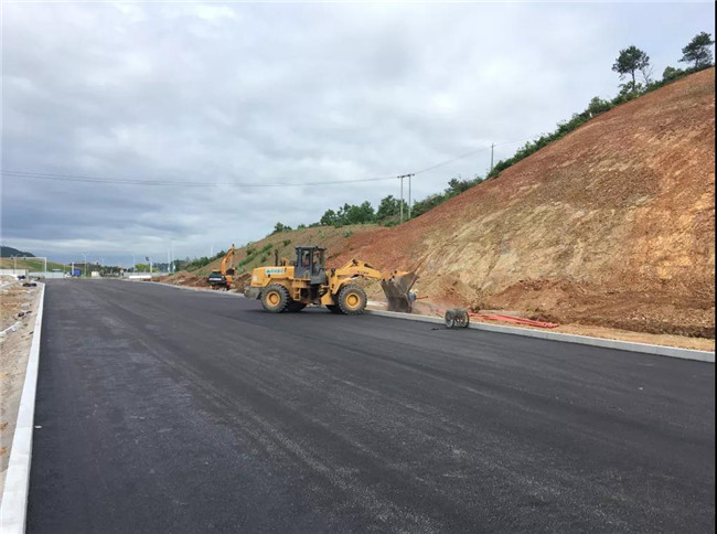 景德鎮這條道路進入瀝青攤鋪階段，機場直達景北高鐵站的“最后一公里”即將通車